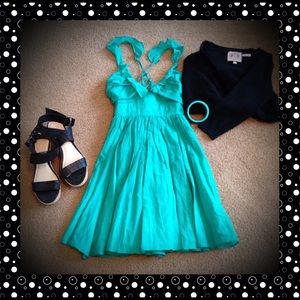 SILK Beautiful Emerald Green Tie Dress XS Flowy yet Flattering Cross Ruffle Back